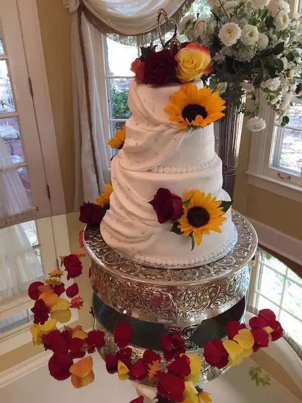 fall wedding bouquet cake kacie cooper floral designer