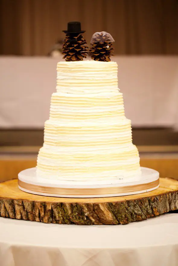 christmas wedding idea - pine cone wedding topper