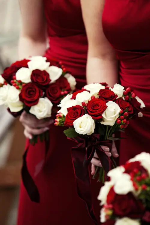 christmas wedding ideas - red white christmas bouquets