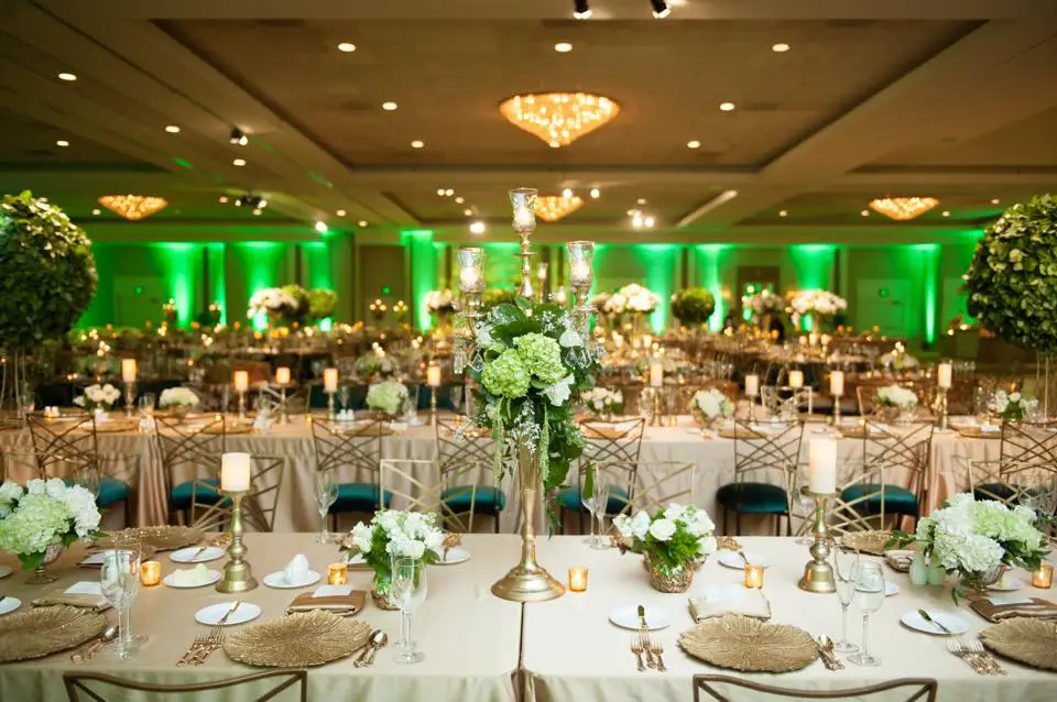real memphis wedding - melanie and eddie, photo - Ross Oscar Knight, Planner - Andria Lewis events, midsouthbride.com