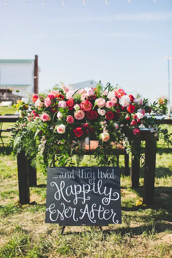 Kate Spade Inspired Jackson Tennessee Wedding 48 - photo by Teale Photography - midsouthbride.com