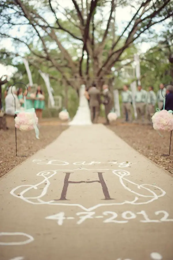 burlap aisle runner