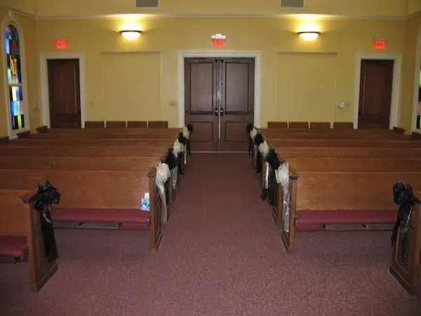 weddings at kingsway christian church pews