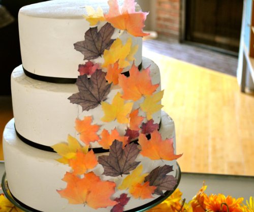 edible fall wedding leaves for cakes