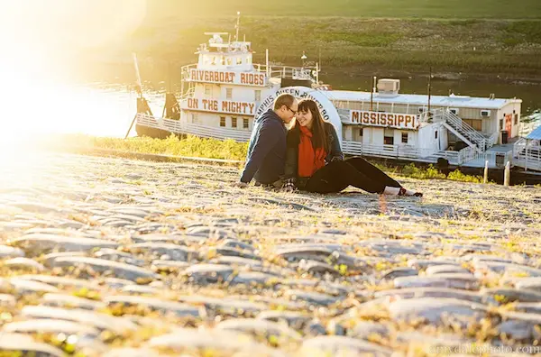 memphis engagement photos cobblestones river