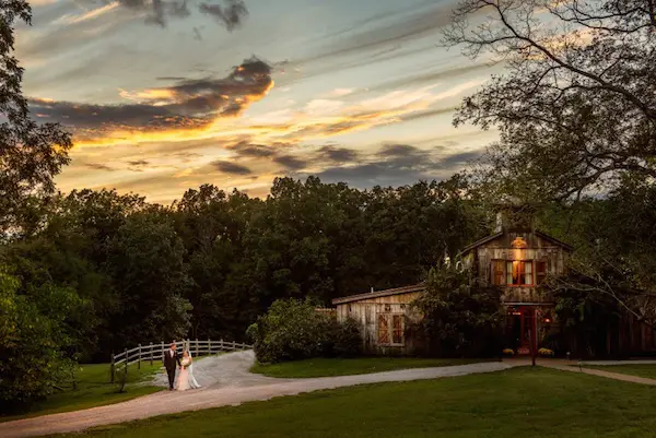 heartwood hall rusti barn wedding venue