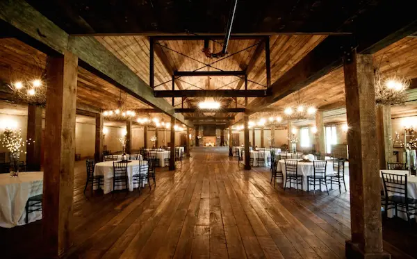 heartwood hall rustic wedding venue memphis