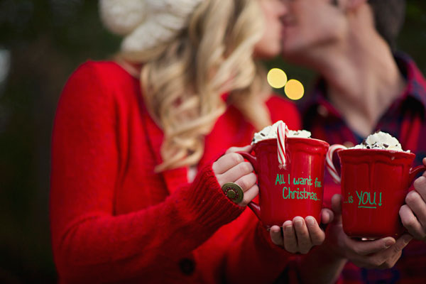 christmas mugs engagement photos