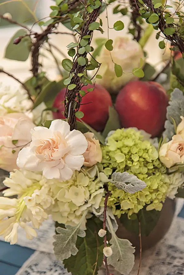 Tennessee Spring Inspired Wedding - Photo by Blush Creative Photography 8- midsouthbride.com