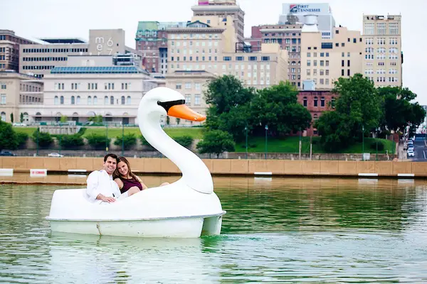 memphis engagement photo idea swan boats - photo by Melissa McMasters - midsouthbride.com