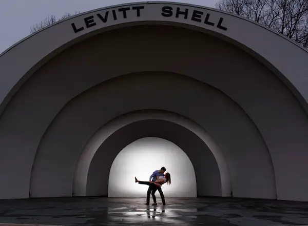 memphis levitt shell engagement photos - photo by The Kenneys - midsouthbride.com