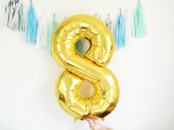 giant number balloons for wedding tables