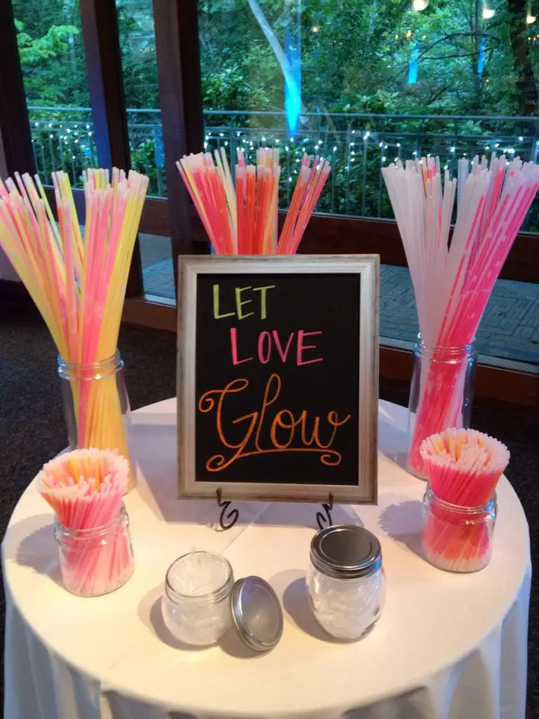 kid friendly wedding ideas - wedding let love glow sign