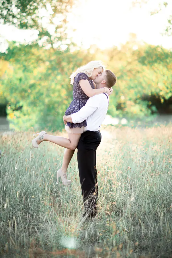 Stephanie & Nic's Dreamy Sunset Engagement - Soft Elegance Photography - midsouthbride.com 11