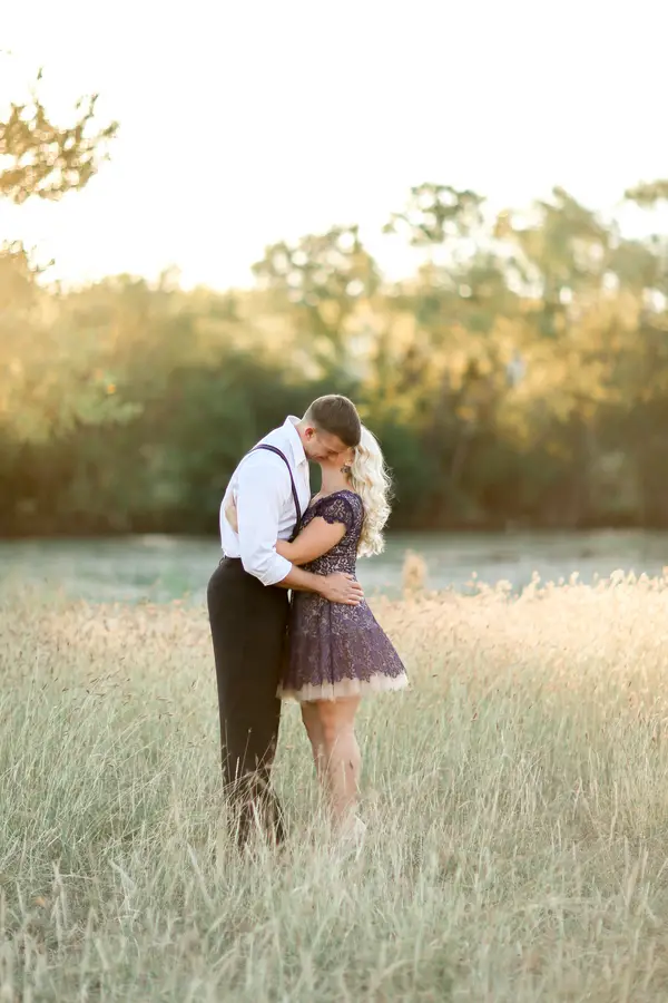 Stephanie & Nic's Dreamy Sunset Engagement - Soft Elegance Photography - midsouthbride.com 19