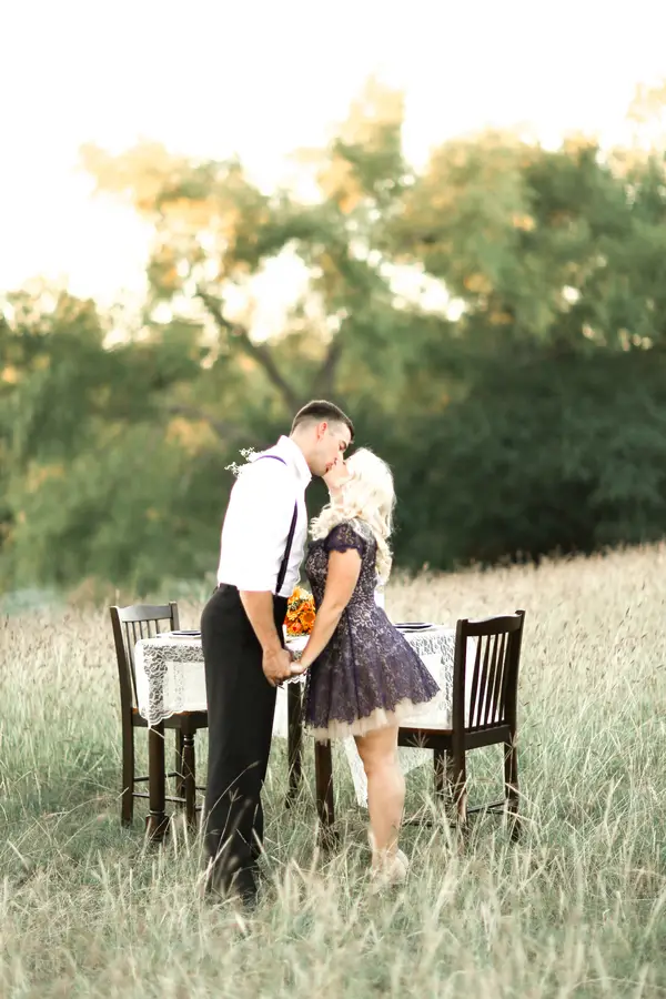 Stephanie & Nic's Dreamy Sunset Engagement - Soft Elegance Photography - midsouthbride.com 30