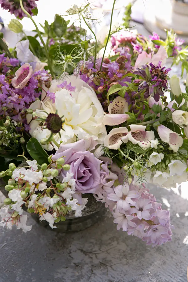 Lovely in Lilac Wedding Inspiration - photo by Tracy Autem & Lightly Photography - midsouthbride.com 40