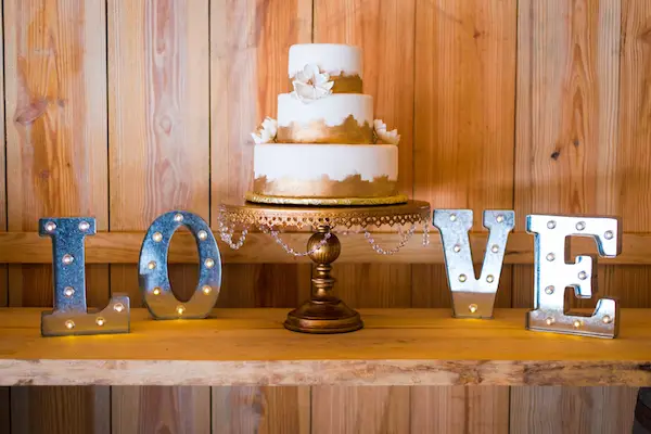 Natural Country Chic Wedding Inspiration Styled Shoot - photo by Bee Photography LLC - midsouthbride.com 12