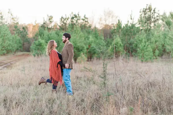 Melissa & Wade's Small Town Mississippi Engagement - photo by Daesha Marie Photography - midsouthbride.com 21