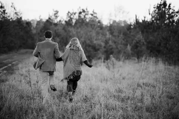 Melissa & Wade's Small Town Mississippi Engagement - photo by Daesha Marie Photography - midsouthbride.com 24