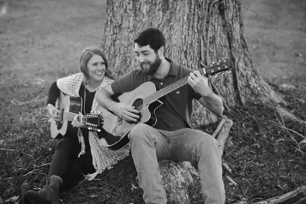 Melissa & Wade's Small Town Mississippi Engagement - photo by Daesha Marie Photography - midsouthbride.com 4