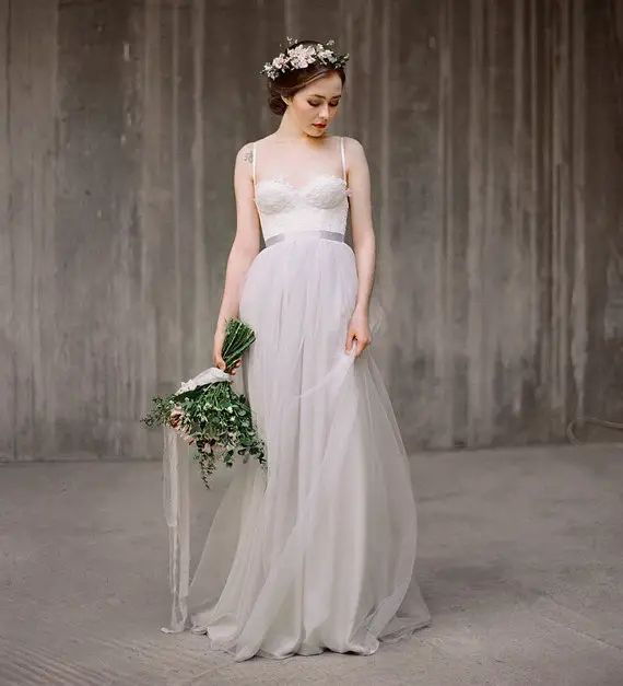Icidora :: Romantic wedding dress - Grey wedding dress - Ballet inspired wedding gown - Rustic wedding dress - Lace wedding gown - Chiffon