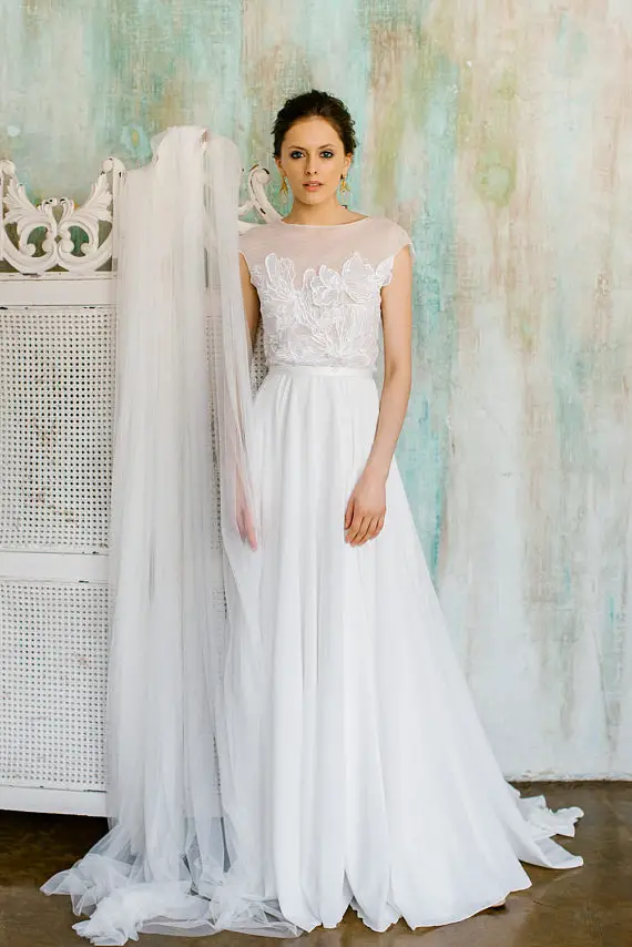 Rica : Delicate wedding dress with chiffon skirt and flower-decorated top : Boneless