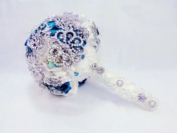 customized brooch wedding bouquets