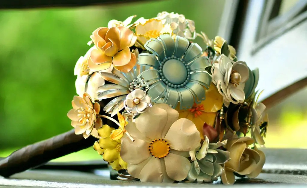 Beautiful Brooch Wedding Bouquets You Will Cherish Forever Mid South Bride