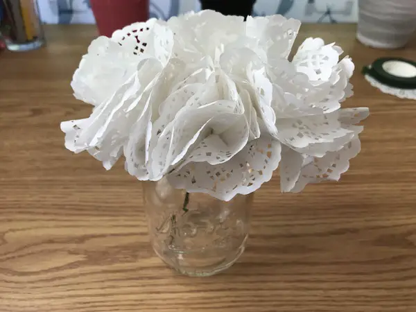 diy doily paper flowers tutorial